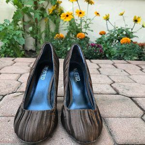 Kenneth Cole Unlisted Brown Satin Pumps - Size 7.5
